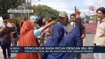 Terganggu Asap, Ibu-Ibu Siram Ban Yang Dibakar Pedemo