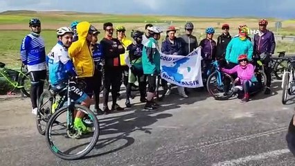 İranlı turistler Van Gölü'ne dikkat çekmek için pedal çevirdi