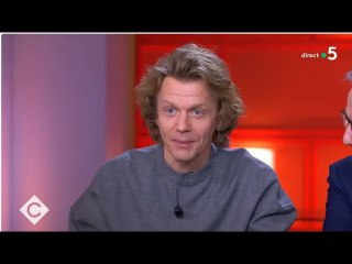 Alex Lutz révèle pourquoi son premier rendez-vous professionnel a failli être un désastre