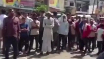 मुज़फ्फरनगर: बिना नोटिस "अतिक्रमण" हटाने पहुंची टीम, फिर जो हुआ देखें तश्वीरें