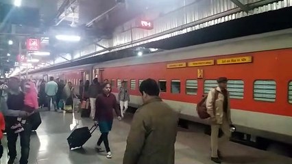 या​त्रियों को चाहिए बेहतर खानपान सुविधा