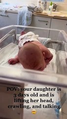 Bebé com três dias tenta gatinhar e deixa mãe e avô de boca aberta