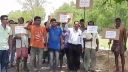বাঁকুড়া: নিম্নমানের কাজ! রাস্তা তৈরীর কাজ বন্ধ করে দিলো গ্রামবাসীরা