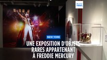 Des objets rares appartenant à Freddie Mercury exposés à New York