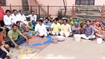 ग्वालियर: गंदा सीवर युक्त पानी पीने को मजबूर लोगों का फूटा गुस्सा, दिया धरना
