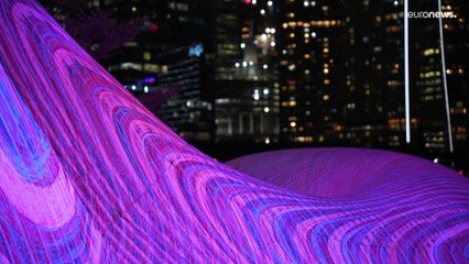 شاهد: مهرجان الأضواء في سنغافورة يُحوّل الليل إلى عالم زاخر بالبهجة