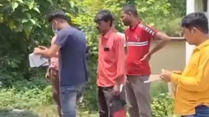 প: মেদিনীপুর: ফাঁকা মাঠে মহিলার সর্বনাশ....বসিয়ে দিল কামড়...উঠল ছবি ও ভিডিও