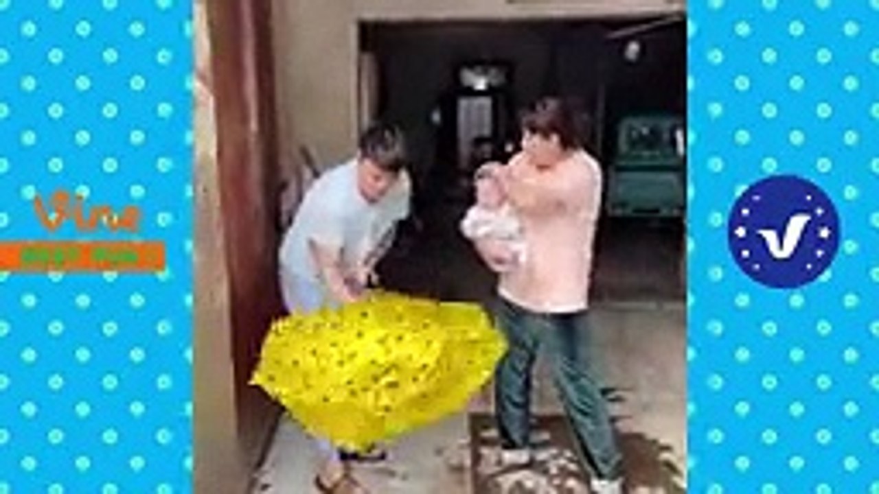 AWW_Best_FUNNY_Videos_2022_●_NEW_People_doing_stupid_things_Part_1