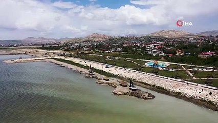 1 million de mètres cubes de boue de fond ont été retirés du lac de Van