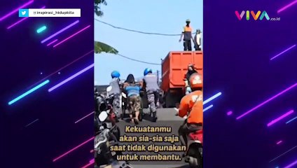 VIDEO 2 Anggota TNI AL Bantu Kakek Dorong Becak di Tanjakan
