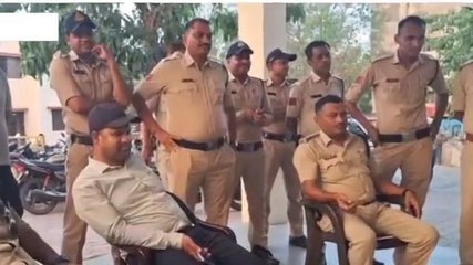 खंडवा के कोतवाली थाना परिसर में जादूगरी, खूब लगे ठहाके