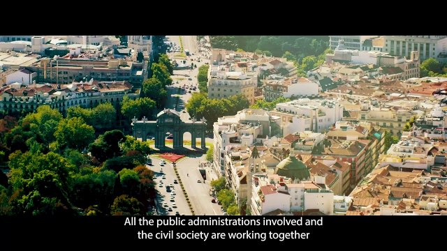 VÍDEO / ¿Es importante saber inglés? Calviño y Almeida lo hablan y a Ayuso la subtitulan