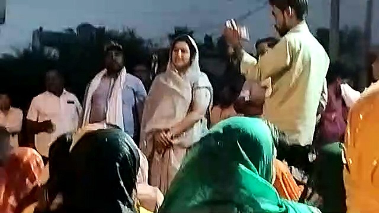 महिलाओं का बांटे मंजूरी पत्र,बताए फायदे