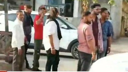 सतना: कार सवार ने बाइक सवार के साथ की मारपीट, सड़क पर किया जमकर हंगामा