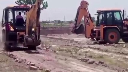 मुजफ्फरनगर: अवैध कॉलोनी पर गरजा बाबा का बुलडोजर, माफ़िया की तोड़ी कमर