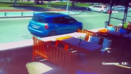 Kazaya karışan kamyonet 50 metre savrulup ünlü sanatçının evine böyle daldı