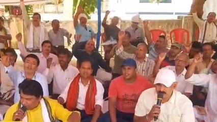 लखीसराय: 11 वें दिन भी जिद पर अड़े रहे शिक्षक, सरकार के खिलाफ जमकर की नारेबाजी