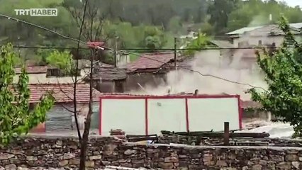 Eskişehir'de kuvvetli yağış sele neden oldu