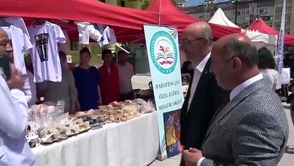 Başkan Önsay, Mesleki Teknik Eğitim Fuarı'nı ziyaret etti