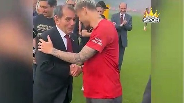 Dursun Özbek ve Mauro Icardi arasında Türk usulü tokalaşma