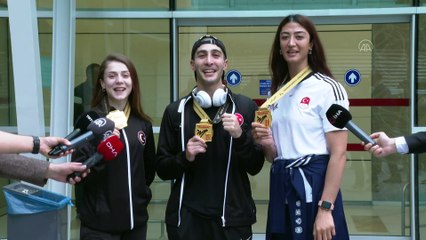 ANKARA - Dünya şampiyonu milli tekvandocular Ankara'ya geldi