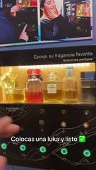 Máquina expendedora de perfumes en centro comercial