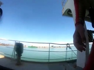 Acionados pela PF, bombeiros vistoriam embarcação atracada no Porto