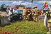 Motorista fica presa nas ferragens após carro colidir com outro veículo no DF