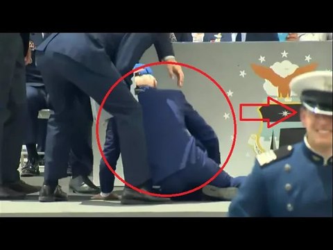 Joe Biden, en lice pour un second mandat, fait une chute sur scène lors d'une cérémonie