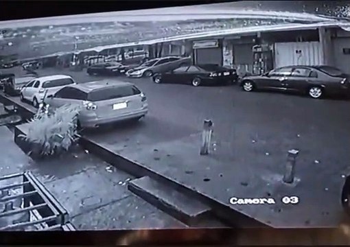 Captan a ladrón robando la batería de un carro en populosa colonia de Tegucigalpa