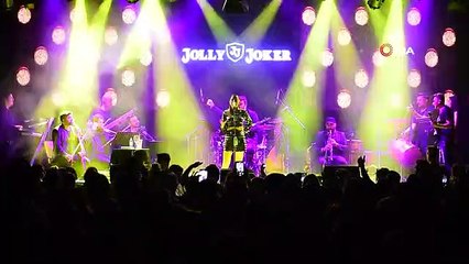 Merve Özbey Bursa'da coşturdu