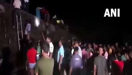 207 muertos y 900 heridos en el choque entre trenes en India