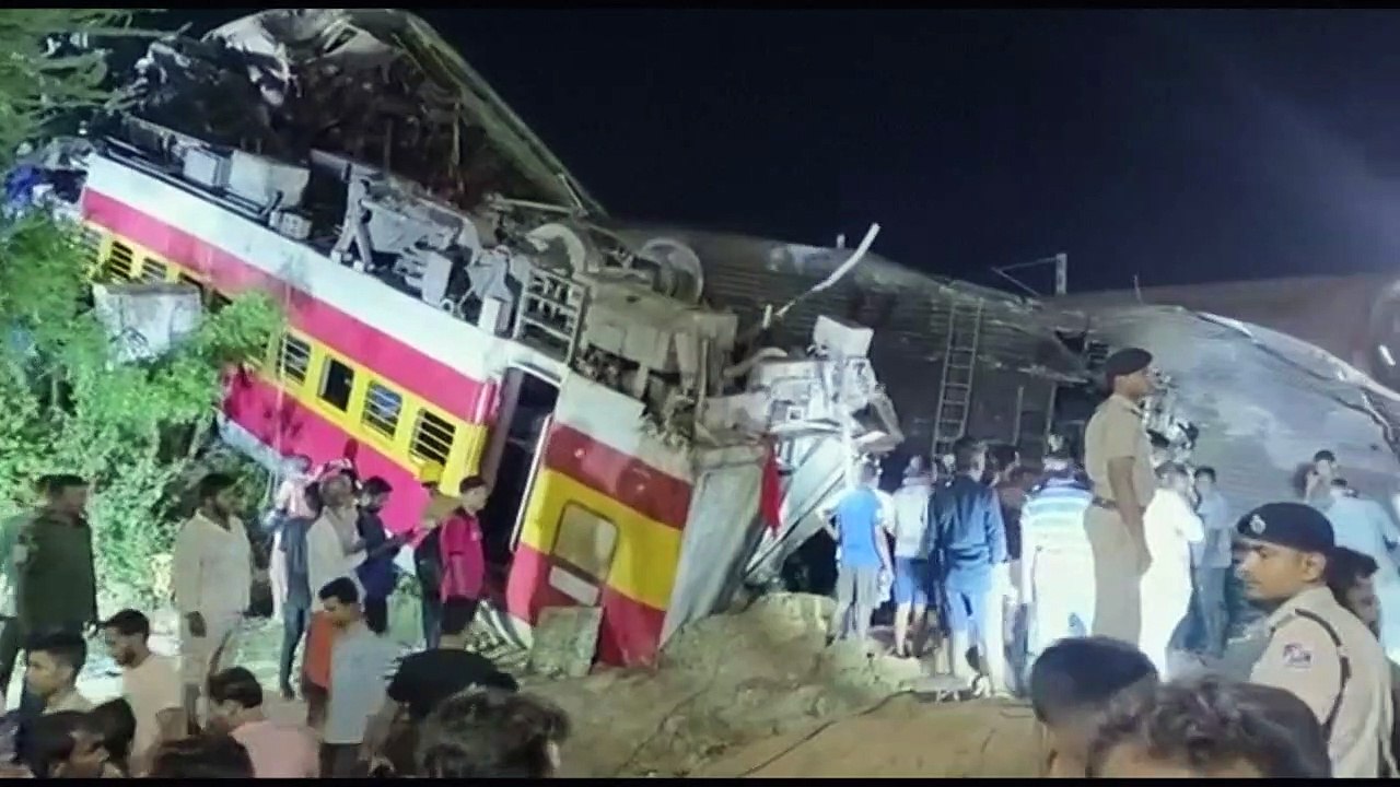 Mais de 200 mortos em acidente ferroviário na Índia