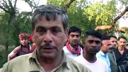 Chitrakoot News Video: रोडवेज बस में पथराव के बाद कंडक्टर की पिटाई,अब