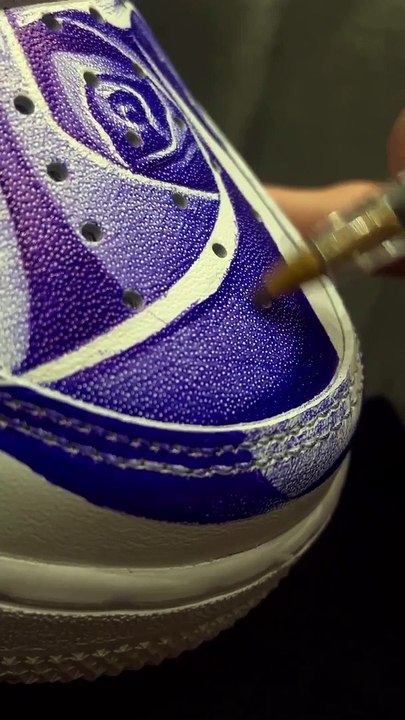 makes Bic Drawing on some Nike AF1s ✍️