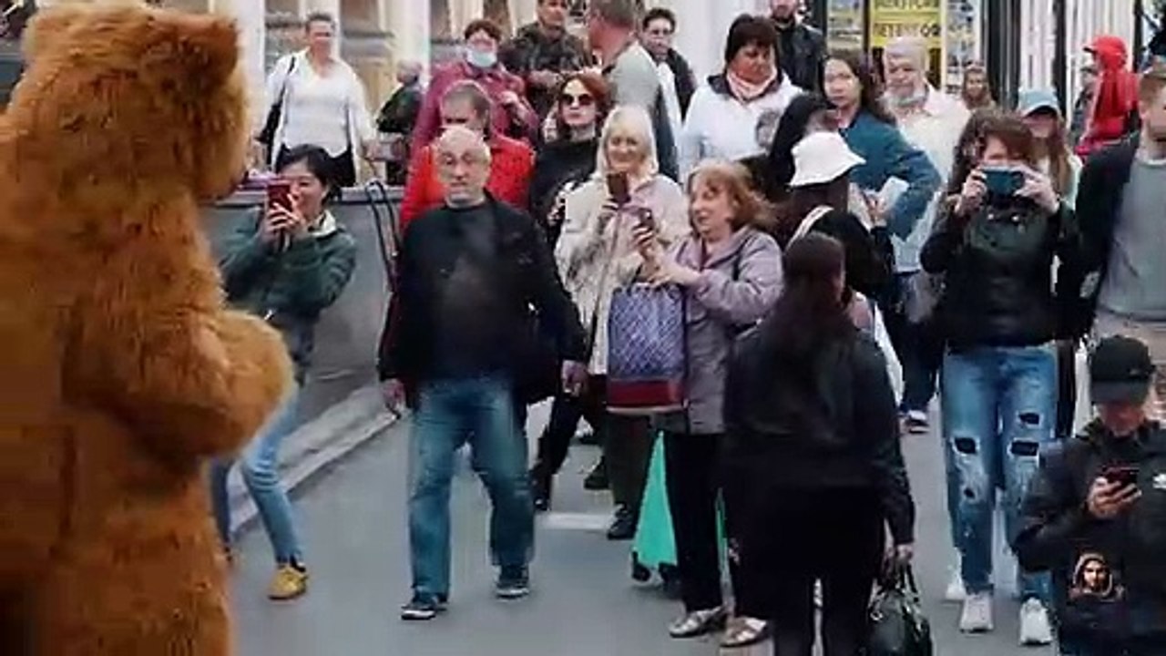 BEAR PRANK Jokes on people, good prank 2023