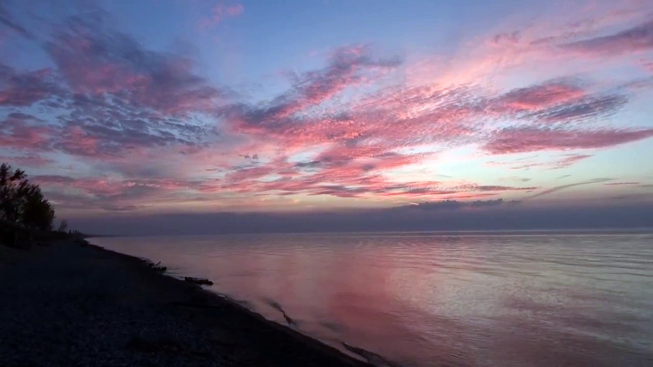LAKE HURON PINK SKIES, PINERY PROVINCIAL PARK, GRAND BEND, ON. SEP 25_2017.