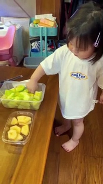 Baby Giving Food To Father | Babies Funny Moments | Cute Babies |Naughty Babies | Funny Babies #baby