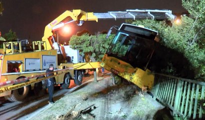 Park halindeyken kayan İETT otobüsü, evin bahçesine uçtu