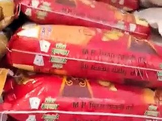 कट्टों की पैकिंग में चल रहा घालमेल, उपभोक्ताओं को लगा रहे मोटी चपत