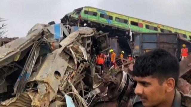Disastro ferroviario in India: il bilancio è di quasi 300 morti e oltre 900 feriti