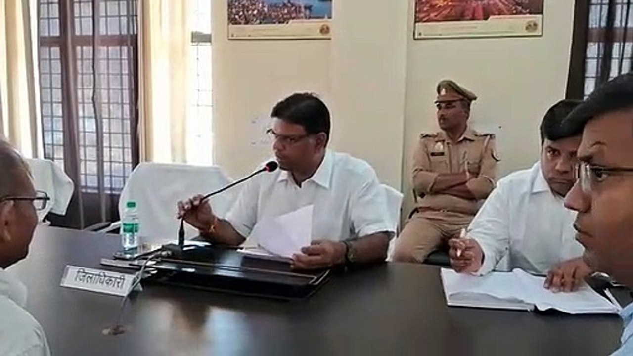 Video: समाधान दिवस पर सदर तहसील पहुंचे डीएम सूर...