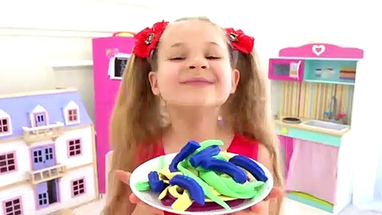 Diana and Roma Mystery Wheel of Spaghetti Challenge - learn how to have fun