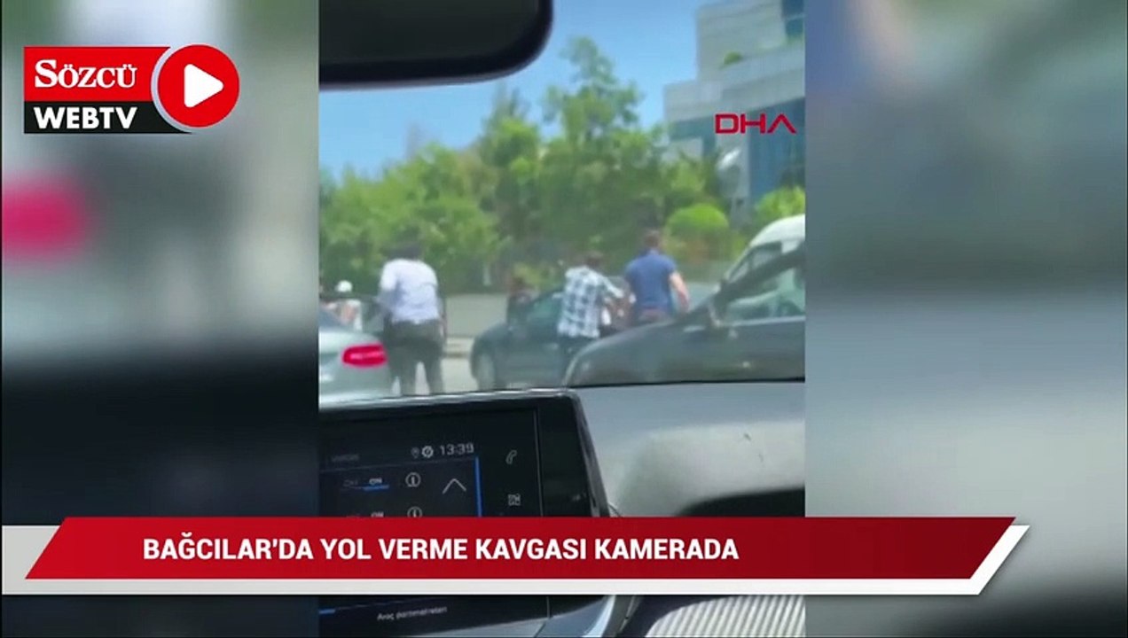 Bağcılar'da yol verme kavgası kamerada