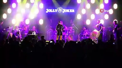 Merve Özbey Bursa’da coşturdu