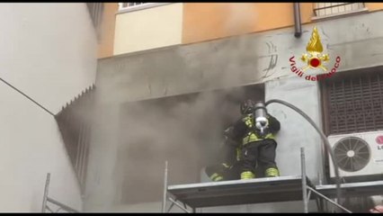 Incendio in una palazzina a Roma: aperta un'inchiesta