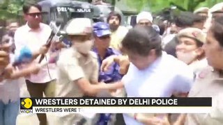 India_ Delhi police acts as wrestlers breach security cordon _ Latest News _ English News _ WION
