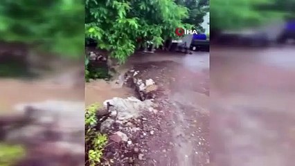 Antalya kabusu yaşıyor! Şehir sular altında, araçlar sürüklendi