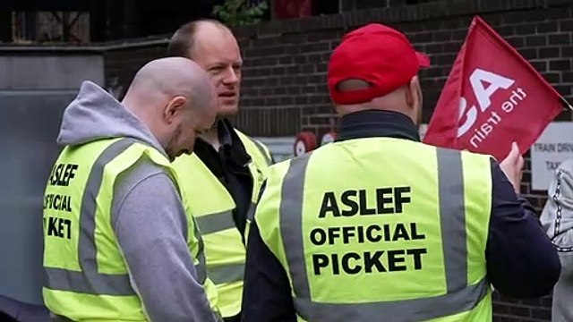 Rail strikes: ASLEF members gather at Euston Station