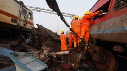 Sube a 261 el número de muertos en el peor accidente de trenes en dos décadas en la India